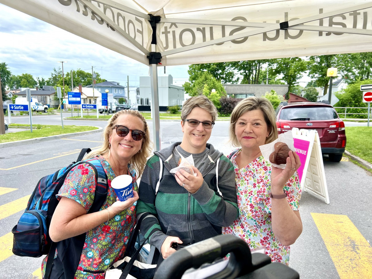 distribution-de-douceurs-hopital-du-suroit